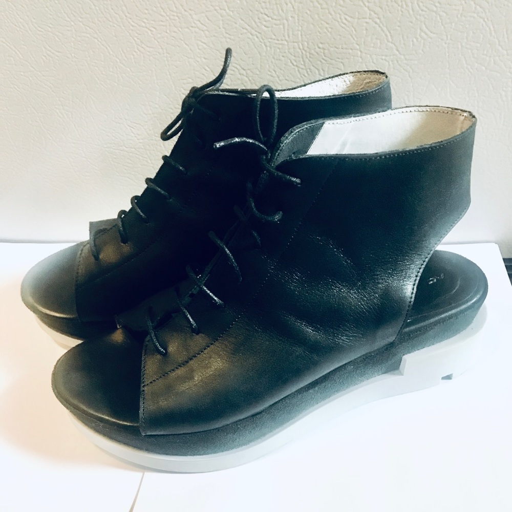 Academia leather sandals Size 7